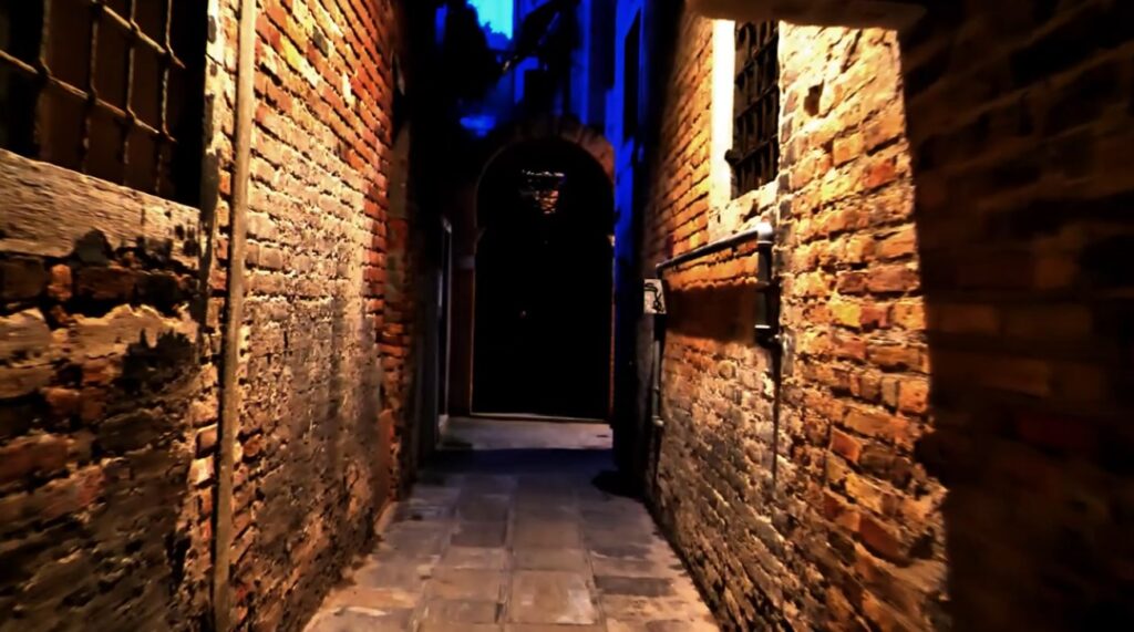 Caccia tesoro Halloween calle a Venezia