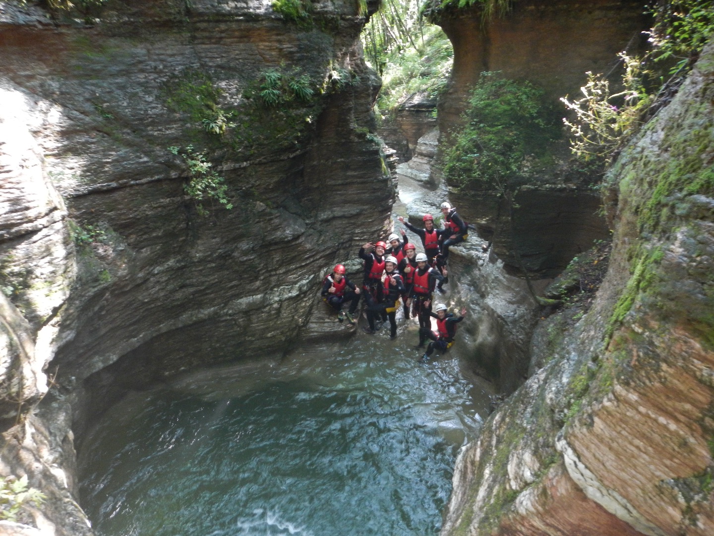 Fotografia di gruppo facendo Canyonig nevegal in Veneto