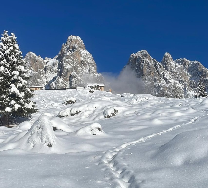 Capodanno Rifugio Malga Cavallera inverno panorama