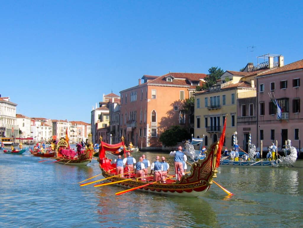 Фото историческая регата в Венеции