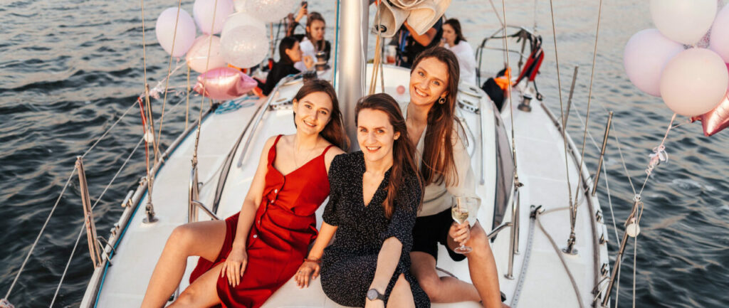 Addio al nubilato al lago di Garda in barca. fotoPX