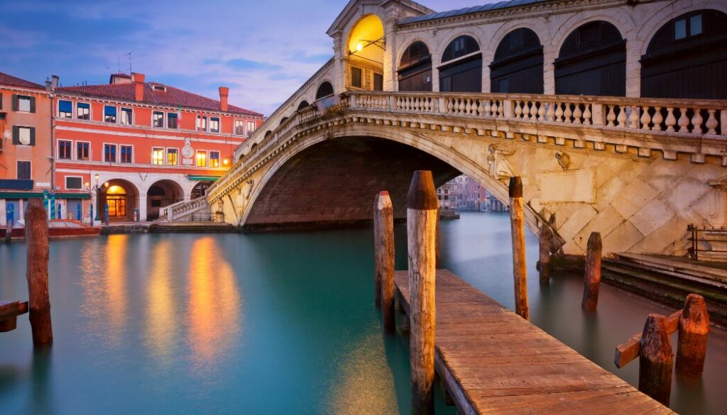 Le fameux Pont Rialto à Venise 