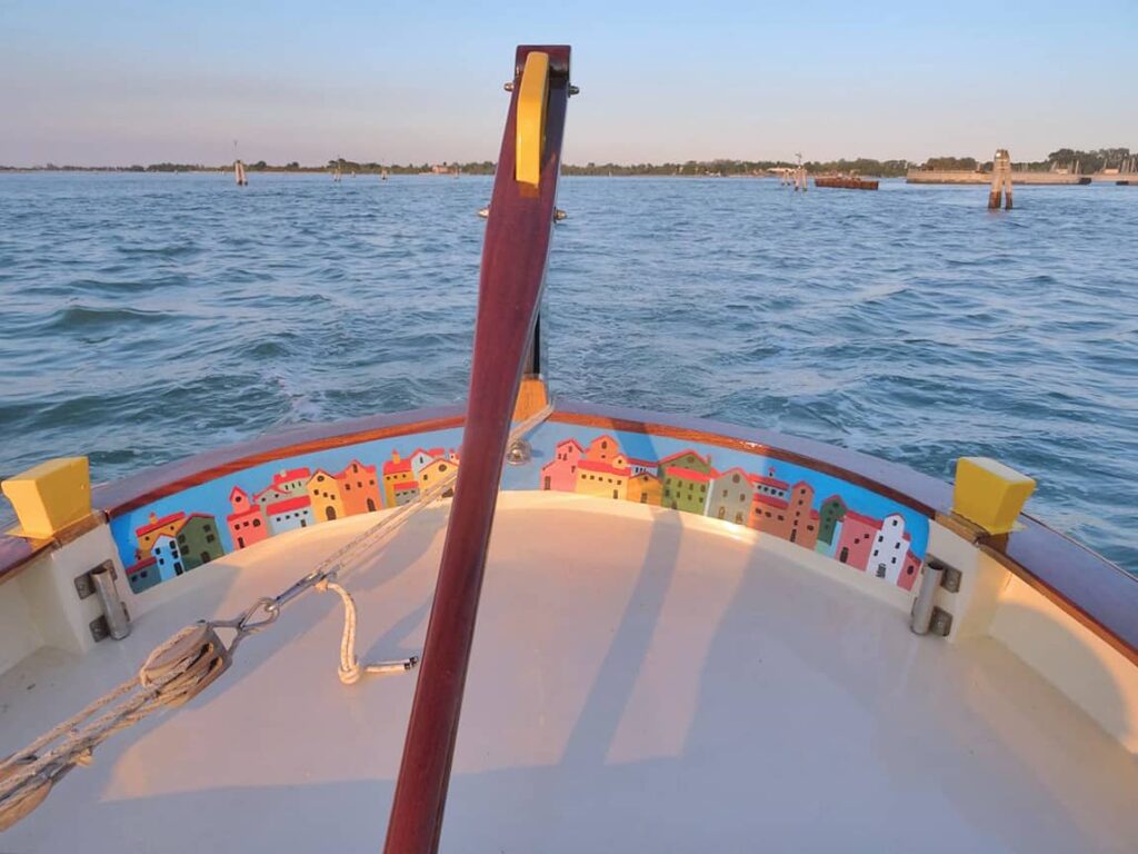 Bragozzo boat tour in Venice with VivoVenetia
