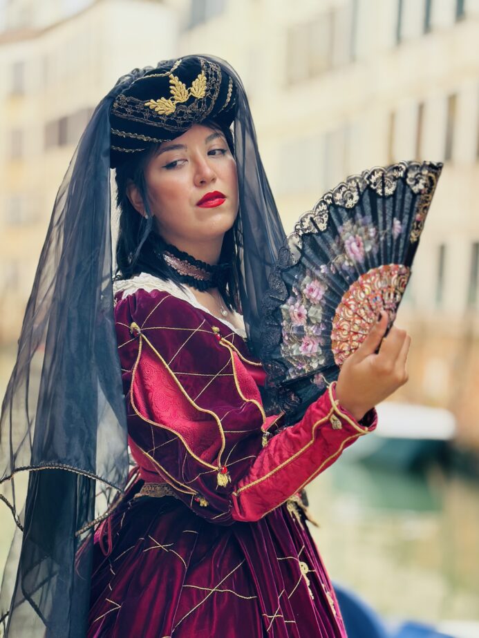 Venice-Carnival-Dress-up-Experience. Фото в старинном костюме