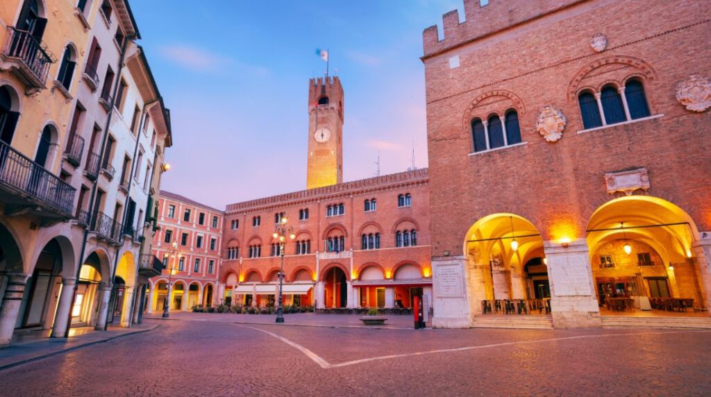 Tour Operator Treviso Piazza dei Signori con VivoVenetia
