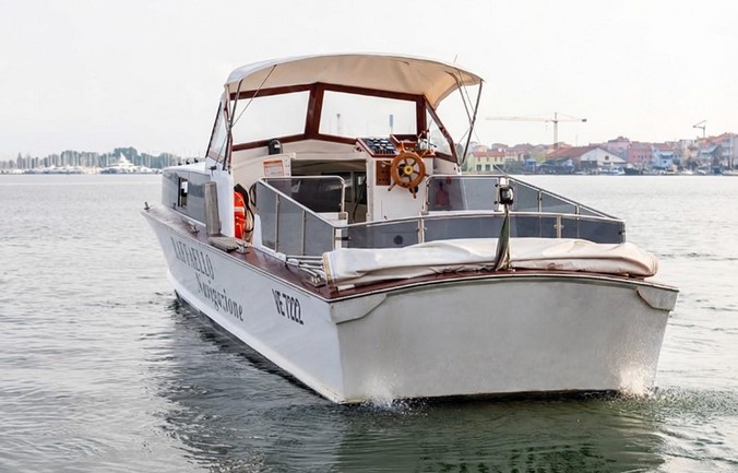 Motoscafo R esterno