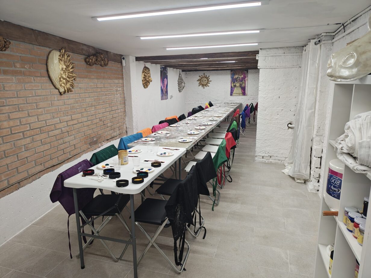 Laboratorio decorazione maschere veneziane