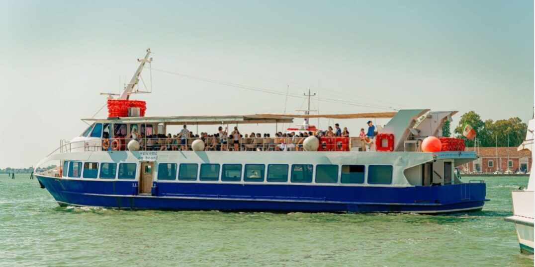 Motonave-trasferto-Punta-Sabbioni-Burano