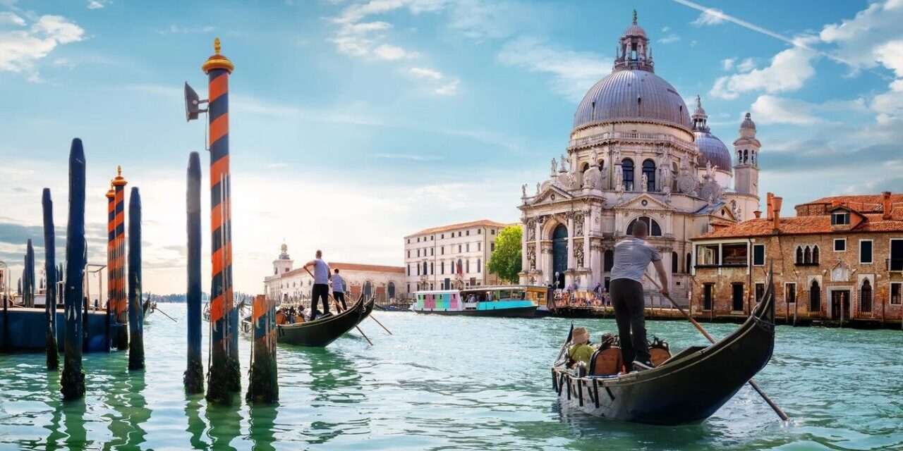 gondola ride venice vivovenetia