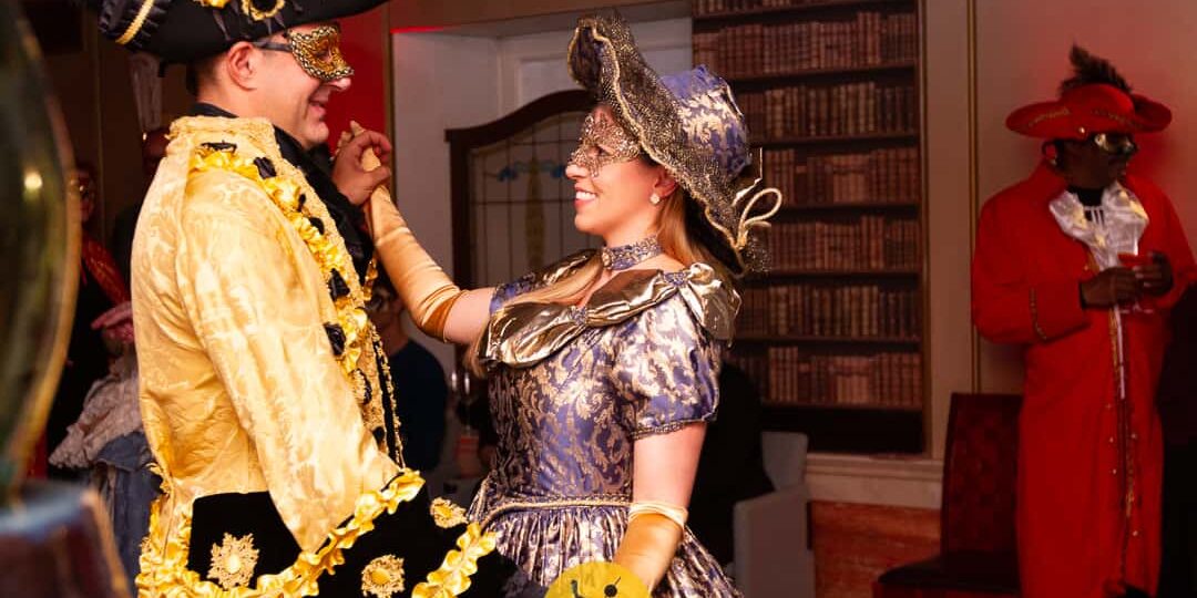 Cena di carnevale in costume