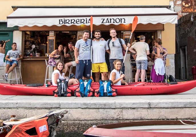 gruppo di kayak venezia
